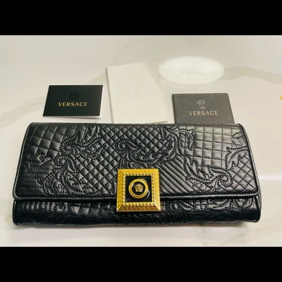 NWOT Authentic Versace classic chain purse evening clutch.
